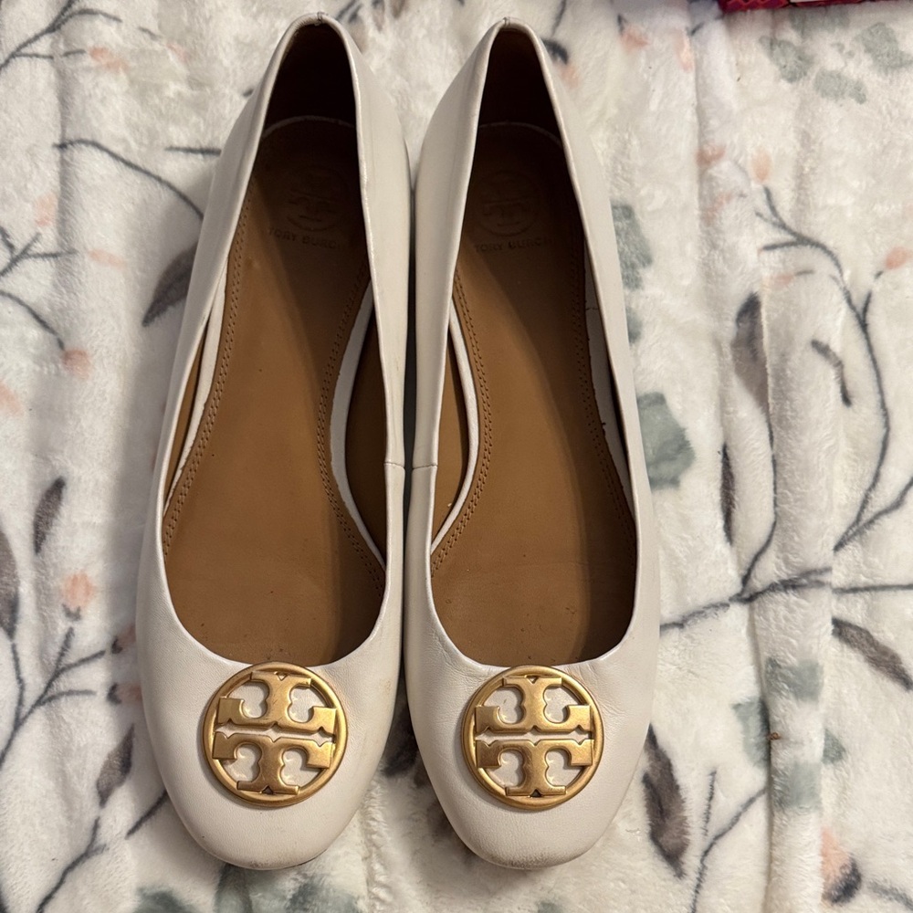 Tory Burch Chelsea White Flats with Gold Emblem